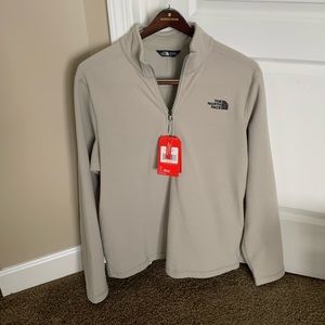 NWT The North Face Quarter zip pullover Men’s L
